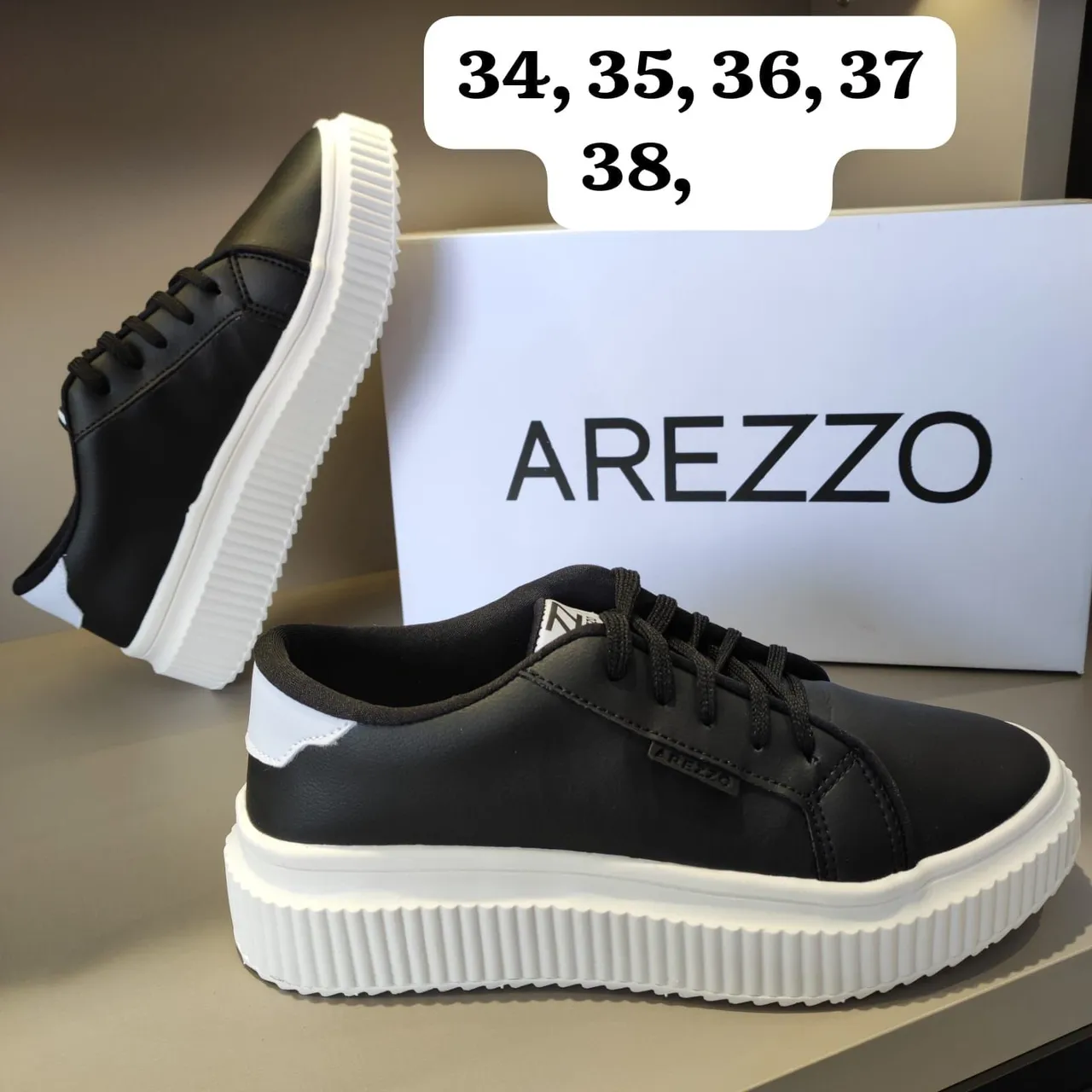 Tênis Arezzo Preto com Solado Branco