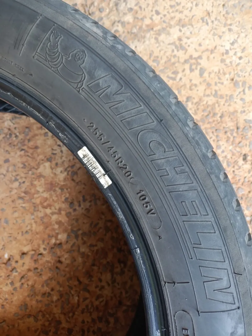 Pneu Michelin 255/45R20 105V