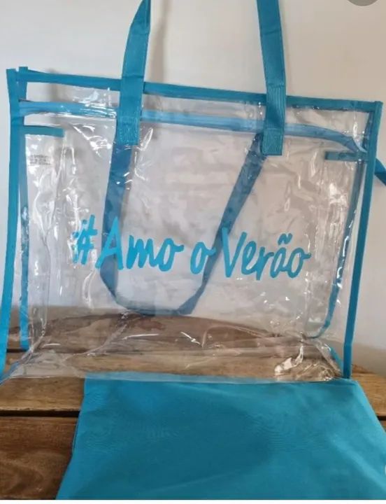Bolsa de praia grande transparente com detalhes e necessaire azul