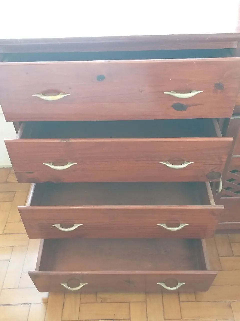 Cômoda de Madeira para Casal - 5 Gavetas + Armário c/ Porta (1,26m L) - Pronta Entrega - Foto 4