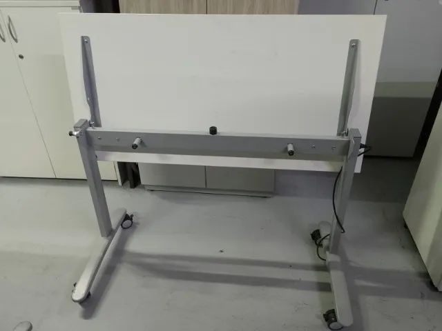 Mesa de Escritório Dobrável  com Rodinhas - Foto 4