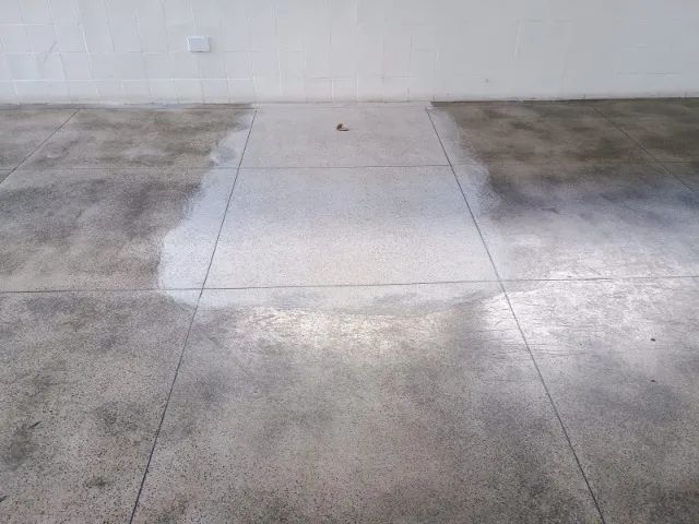 Limpeza de piso de bordas de piscinas