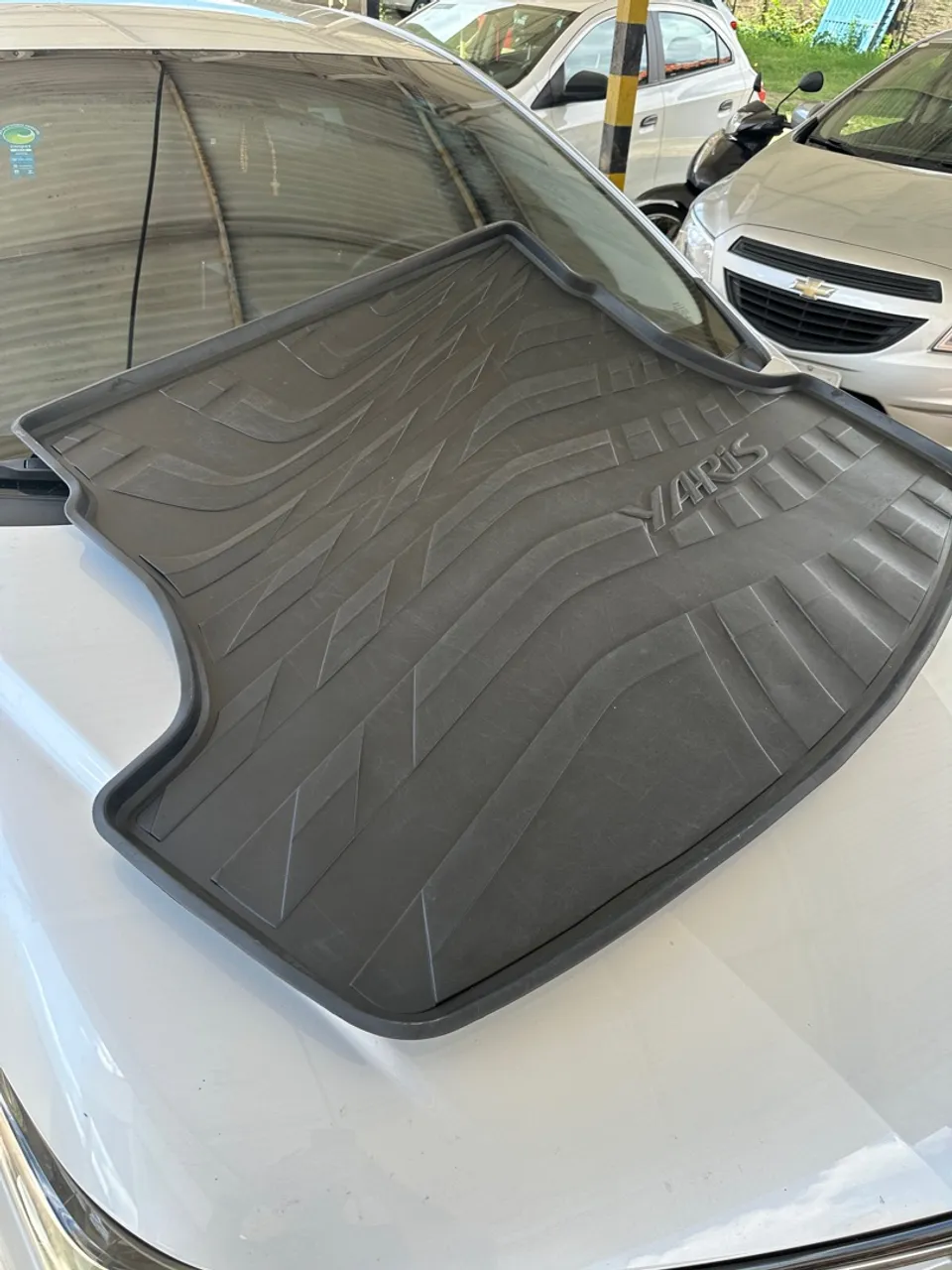 Bandeja de porta mala Yaris sedan