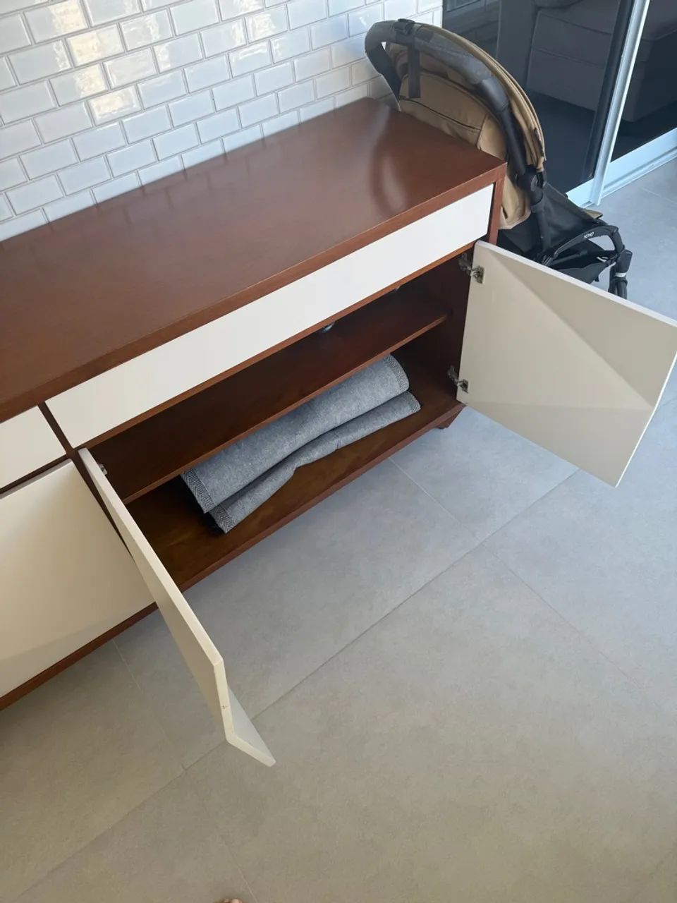 Aparador moderno com design elegante - Foto 4