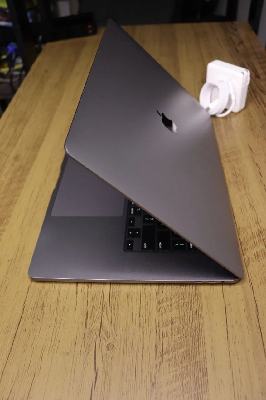 Macbook Pro 16 A2141 2019 i9 9880H 4.8Ghz SSD 1tb 32Gb Ram Radeon