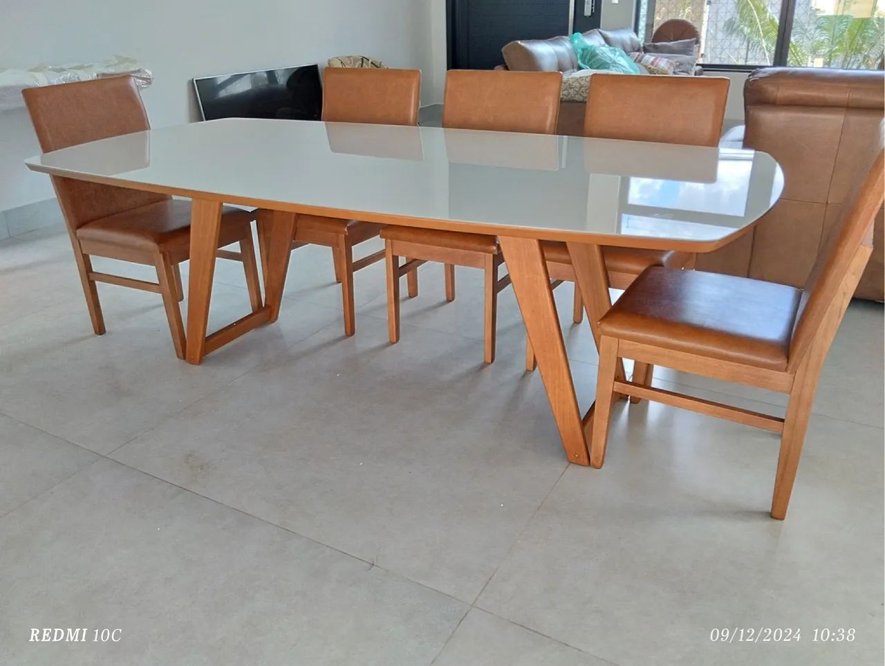 Mesa de Jantar Moderna com 6 Cadeiras de madeira 