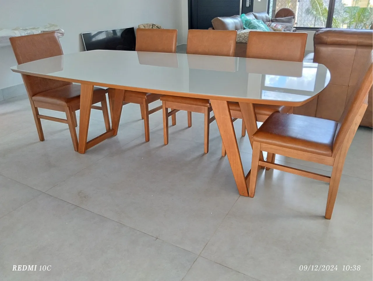 Mesa de Jantar Moderna com 6 Cadeiras de madeira