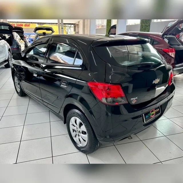 Chevrolet Onix JOY Hatch 1.0 8V Flex Mec. 4P 2019 - Foto 6