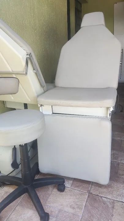 Maca Poltrona Elétrica Couro Estética e Consultório- Semi-Nova