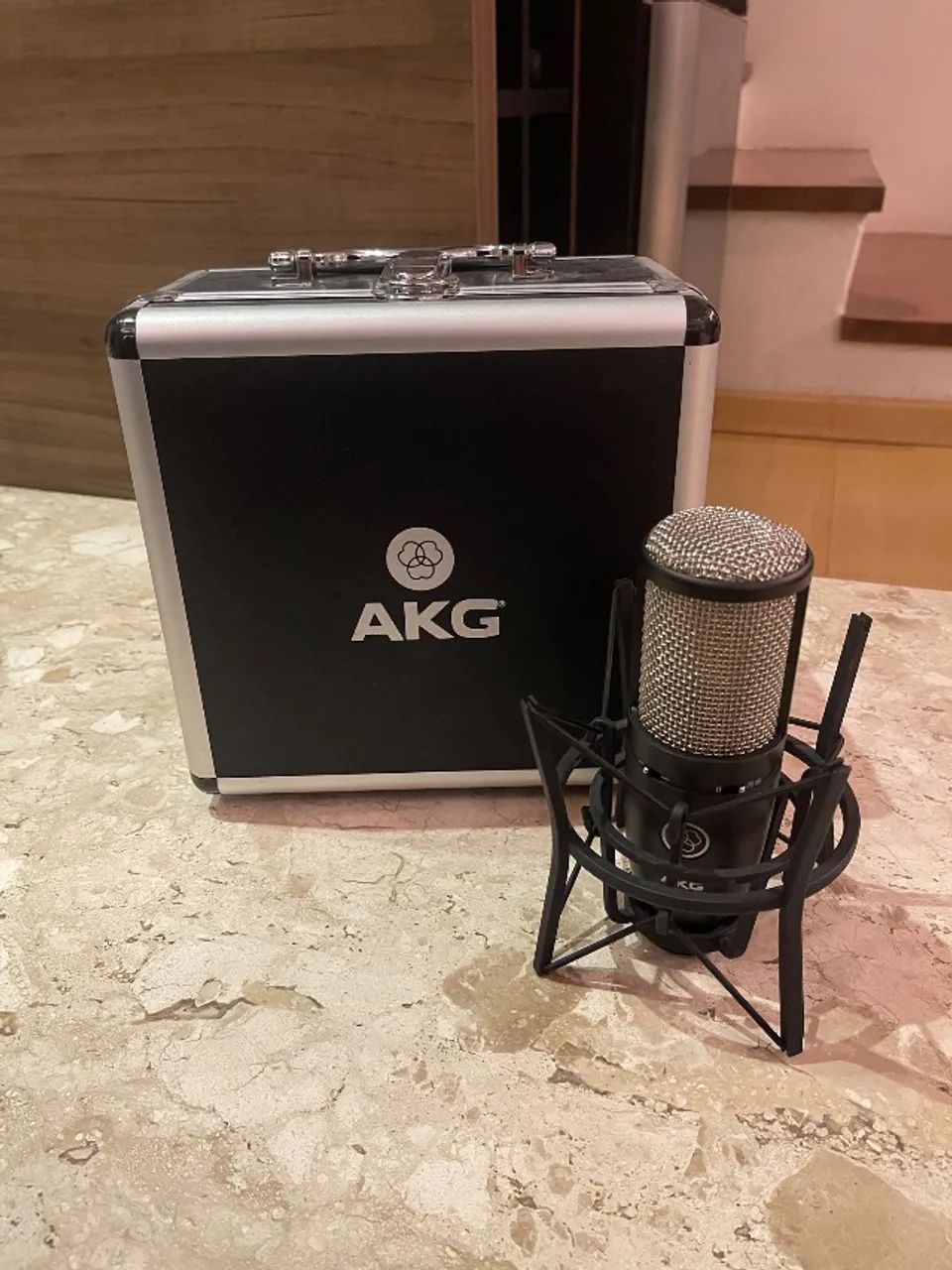 Microfone condensador AKG P220 - Foto 2