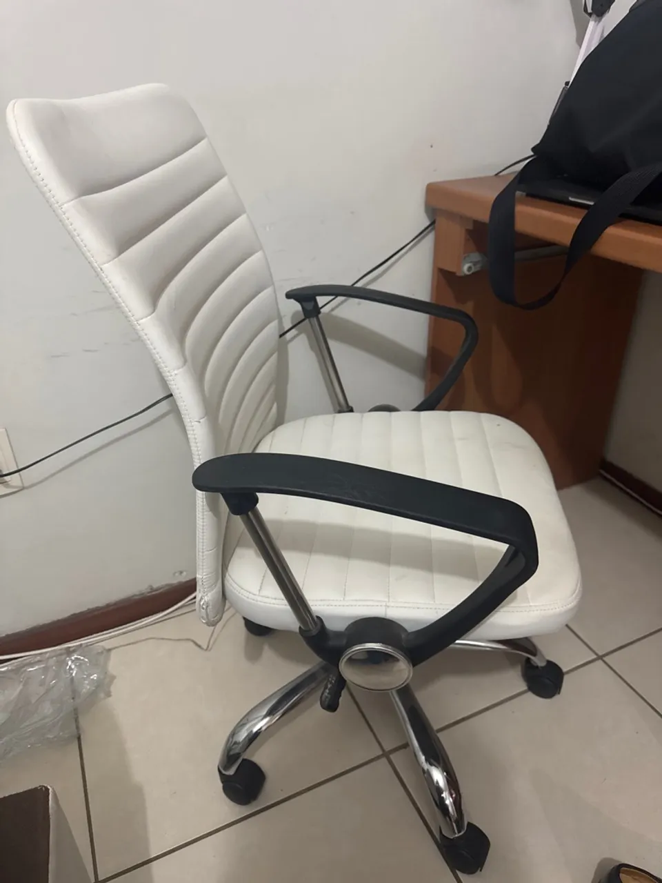 Cadeira de Escritório Giratória Branca