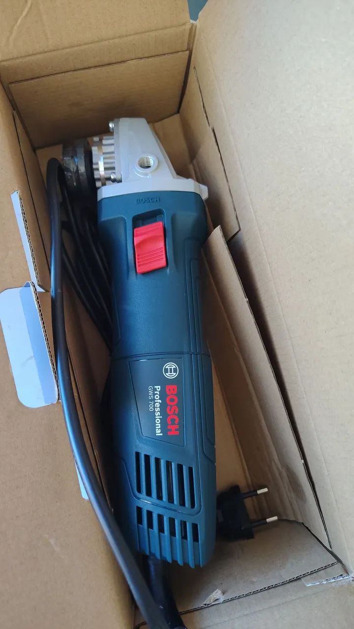 Esmerilhadeira Angular Bosch GWS 700 - Nova - Foto 2