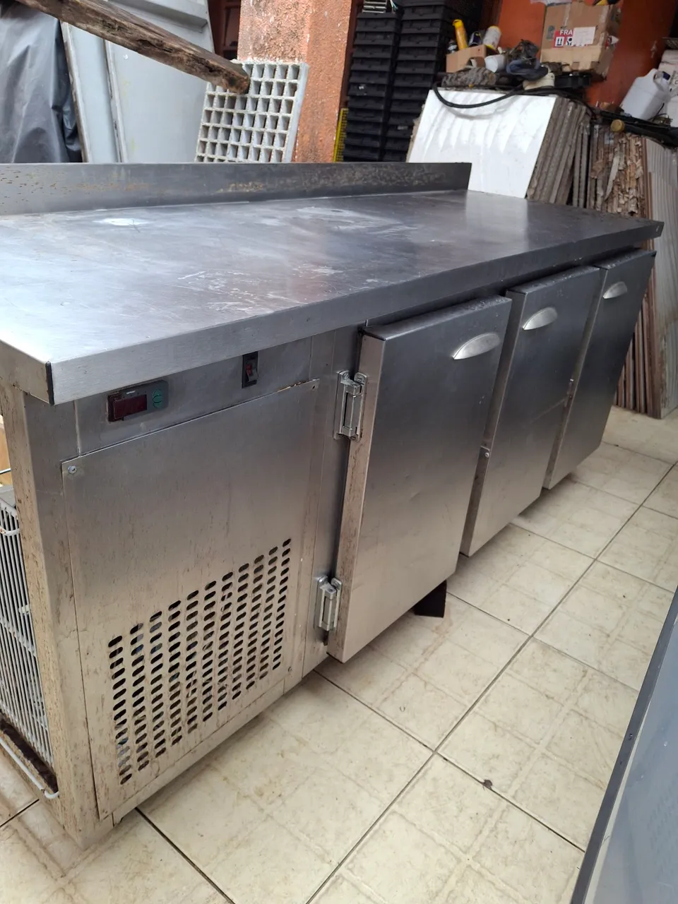 BALCÃO INOX COM 3 PORTAS