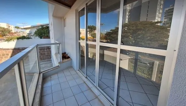 Apartamento com 4 Quarto(s) e 3 banheiro(s) para Alugar, 120 m² por R$ 3450 / Mês