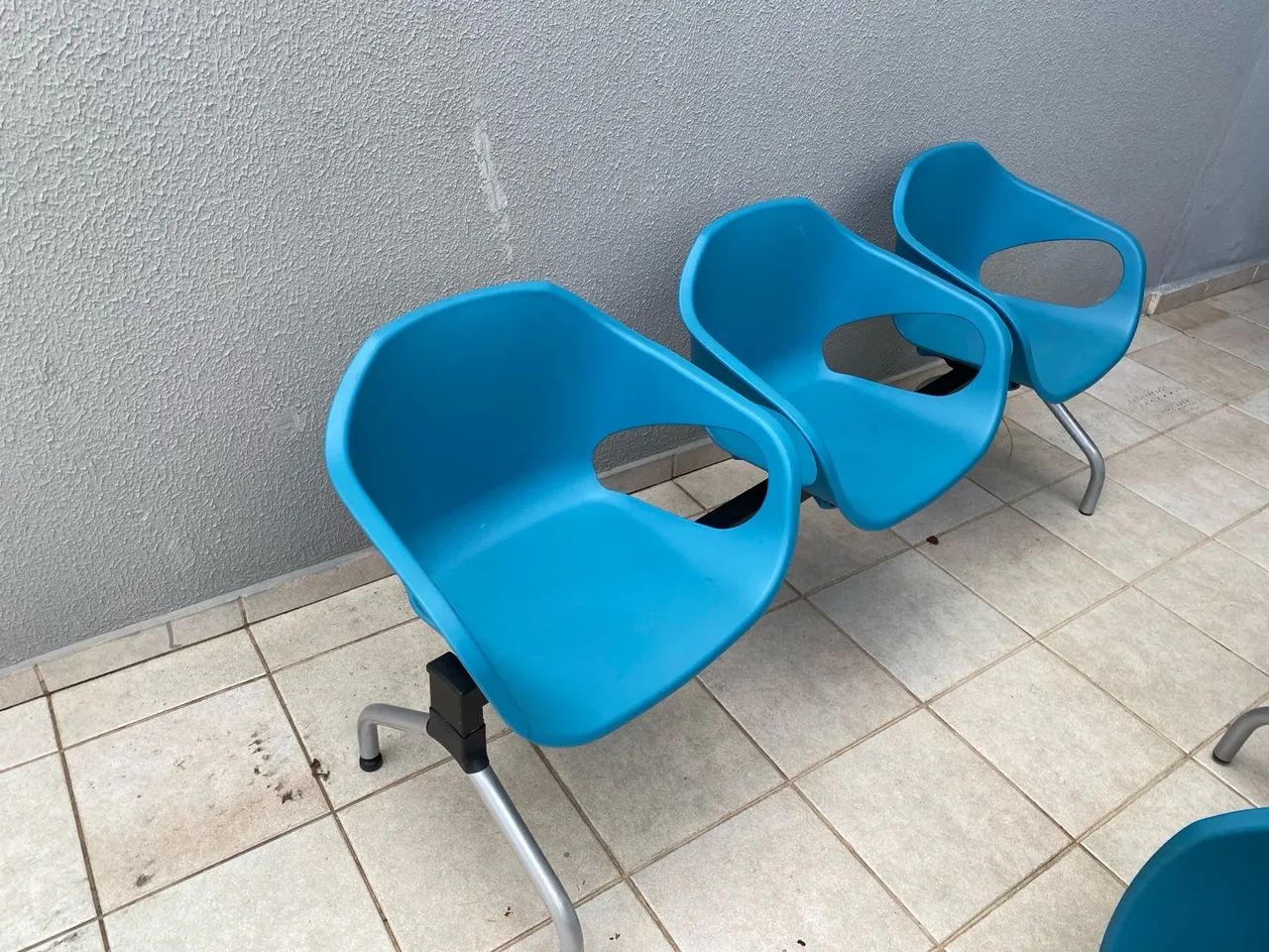 Cadeiras longarinas para espera hospitalar - usadas