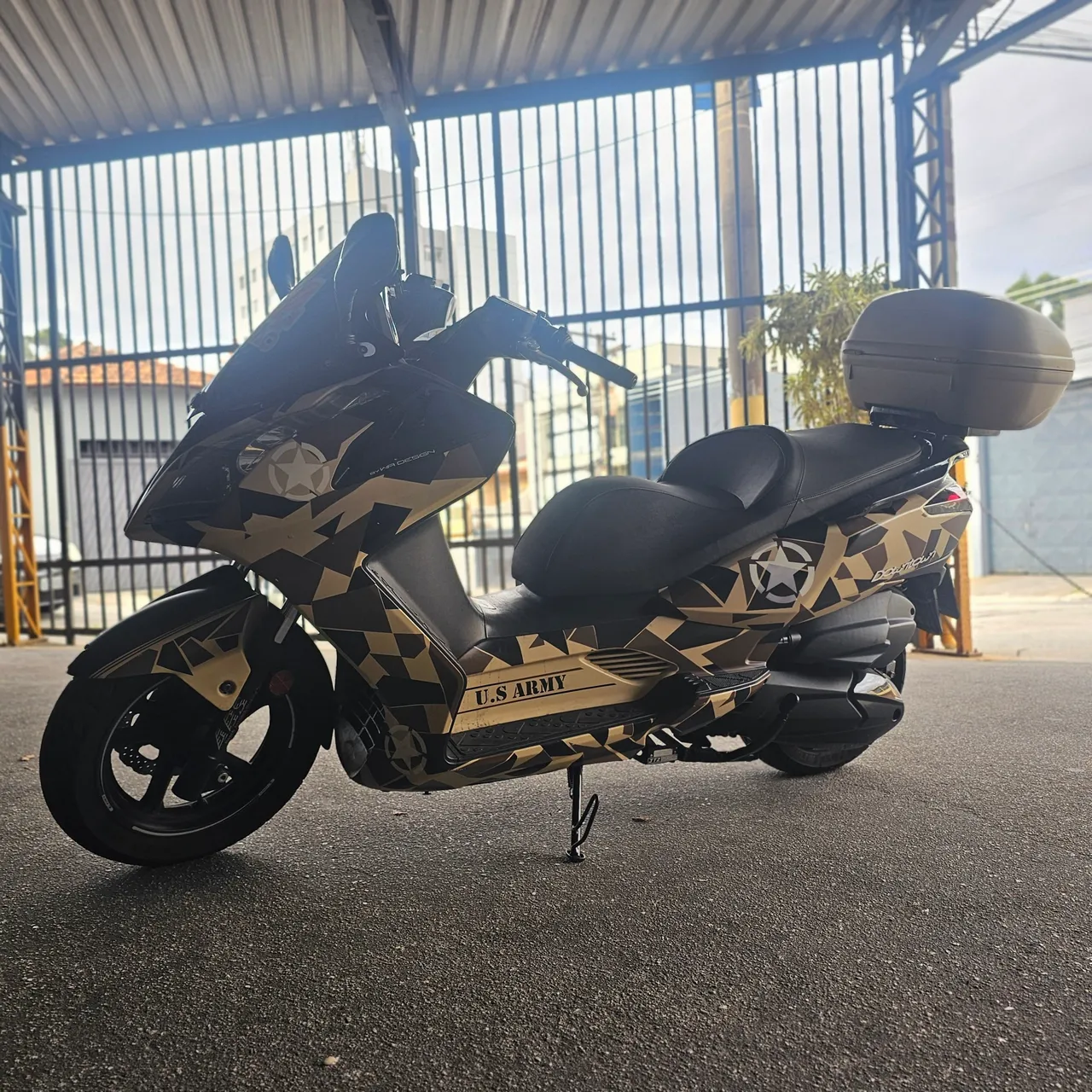 Downtown 300i único dono