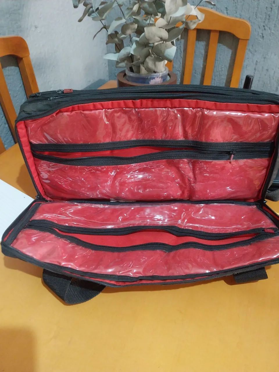 Vendo bolsa do cheffer pra carregar material na área da gastronomia com 3 compartimentos  - Foto 4