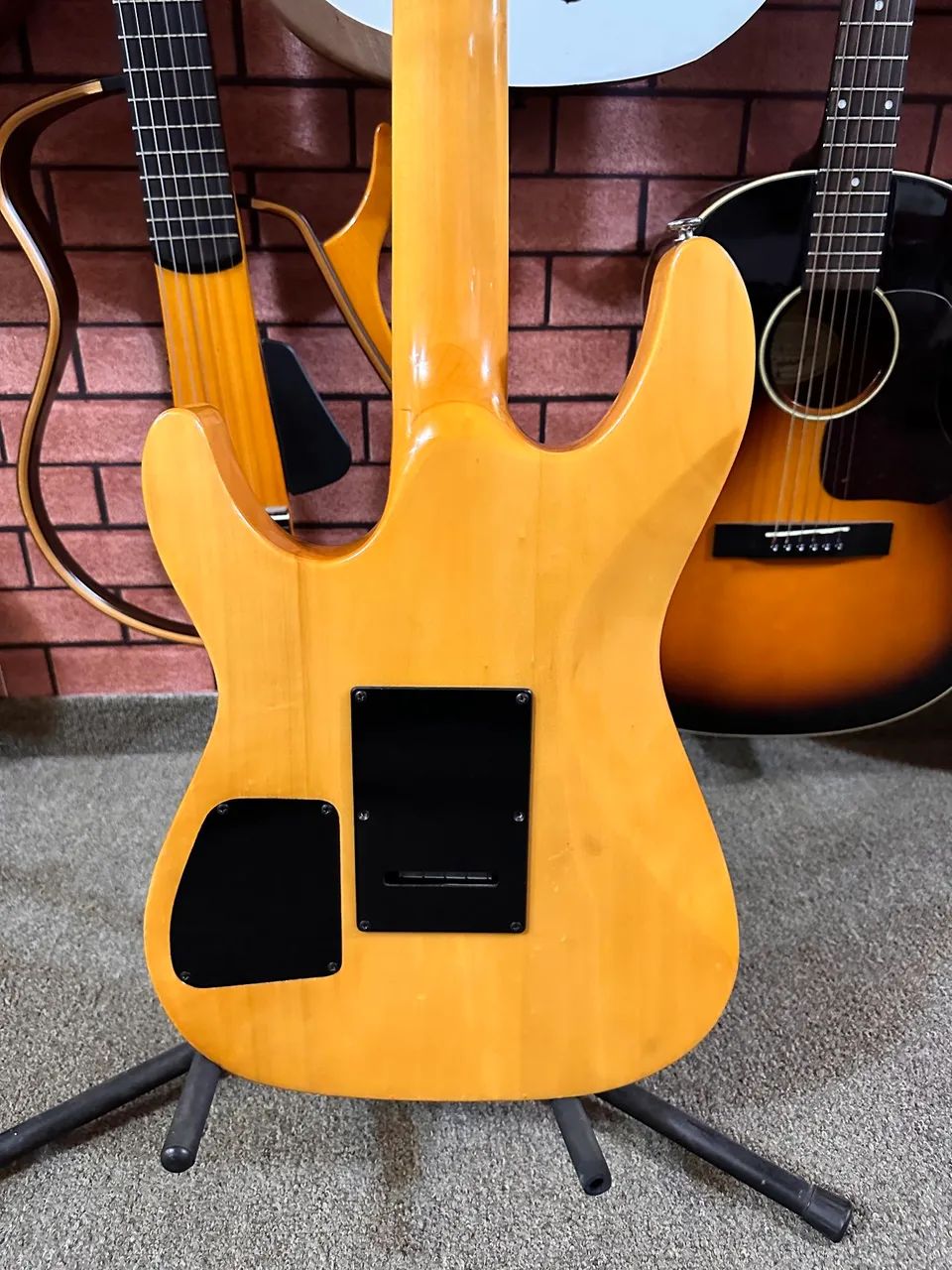 Guitarra Hurricane Superstrato regulada ANALISO TROCAS - Foto 4
