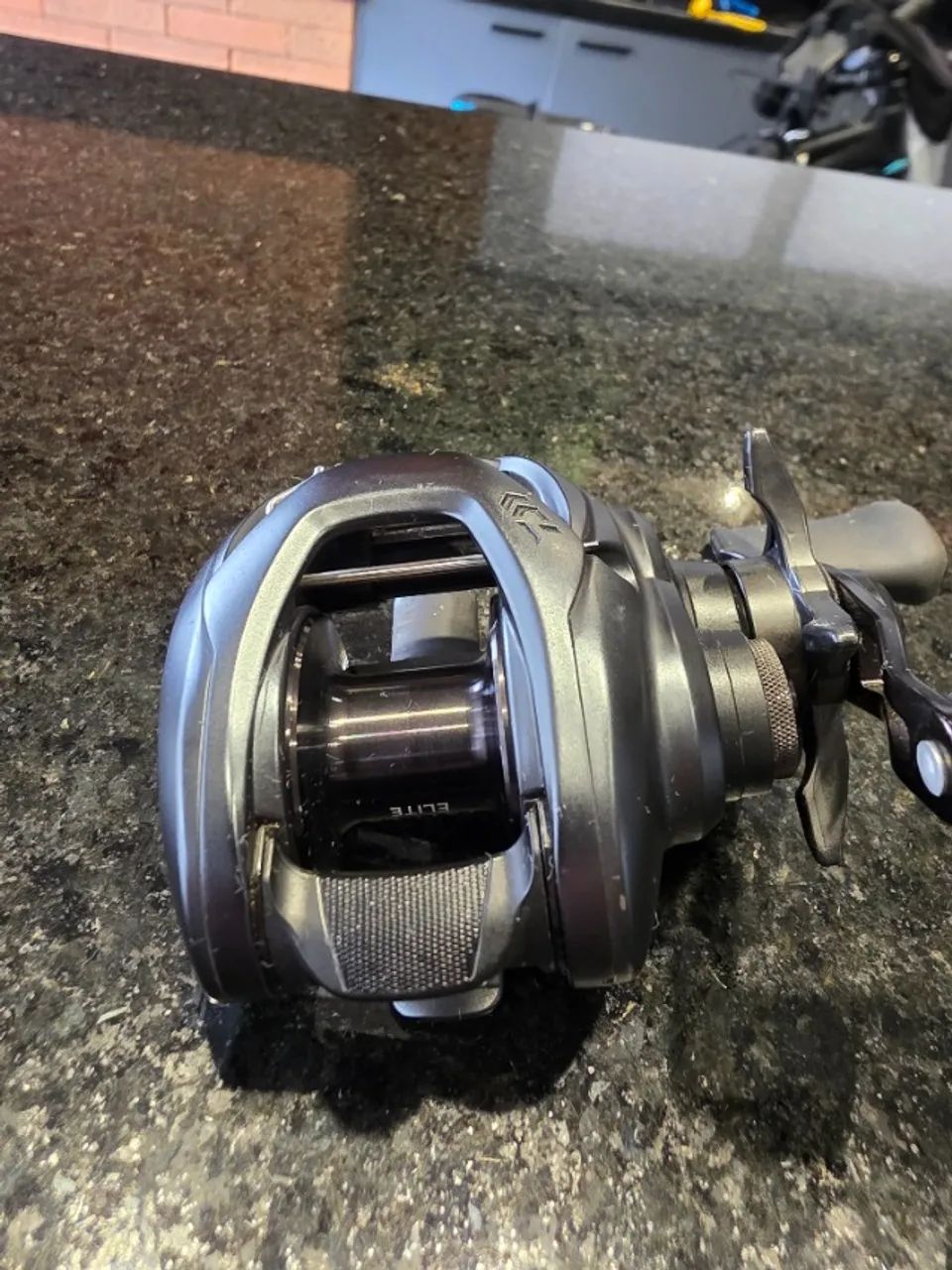 Carretilha Daiwa Tatula Elite P/F 103 (Direita) - Foto 4