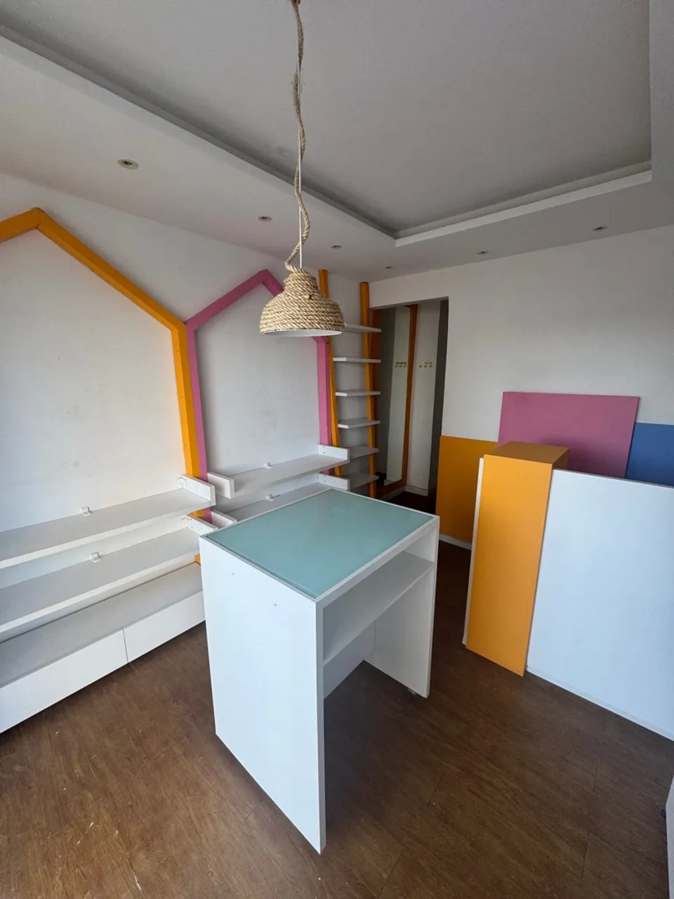Alugo ponto / loja / sala comercial