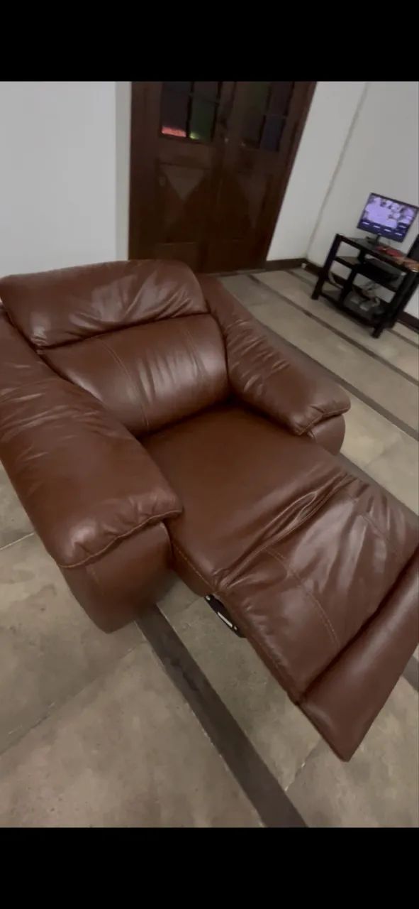 Sofá do papai em couro automático - seminovo