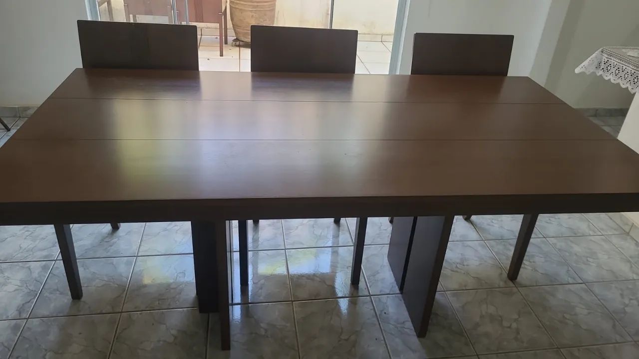 Mesa com 6 cadeiras 