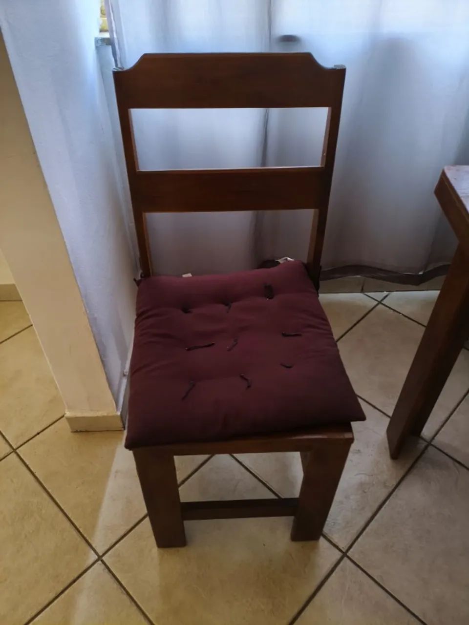 Conjunto Mesa e 4 Cadeiras de Madeira - Foto 3