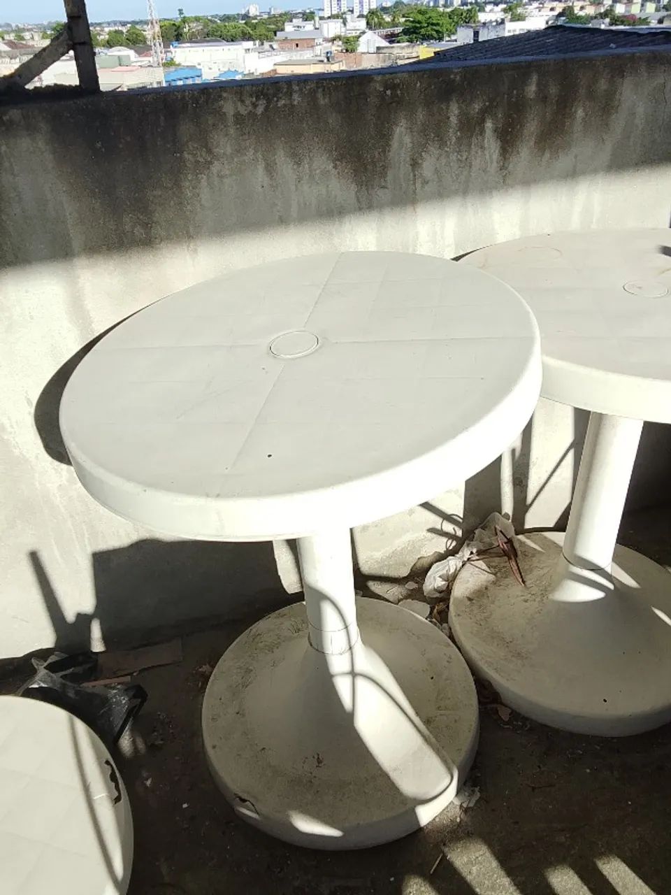 Mesa de plástico redonda usada 