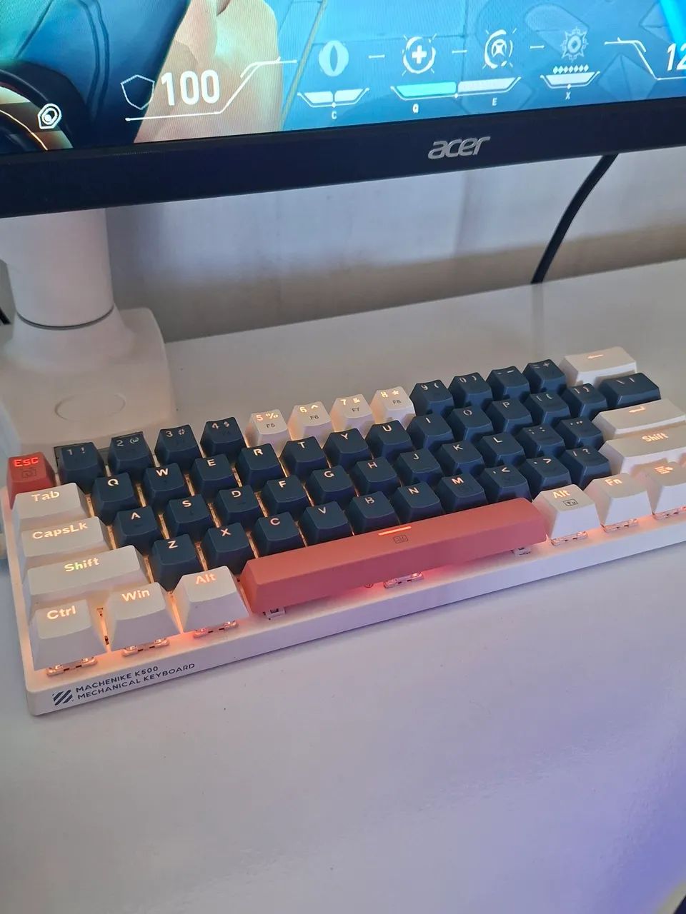 VENDO MIC E TECLADO MECÂNICO 