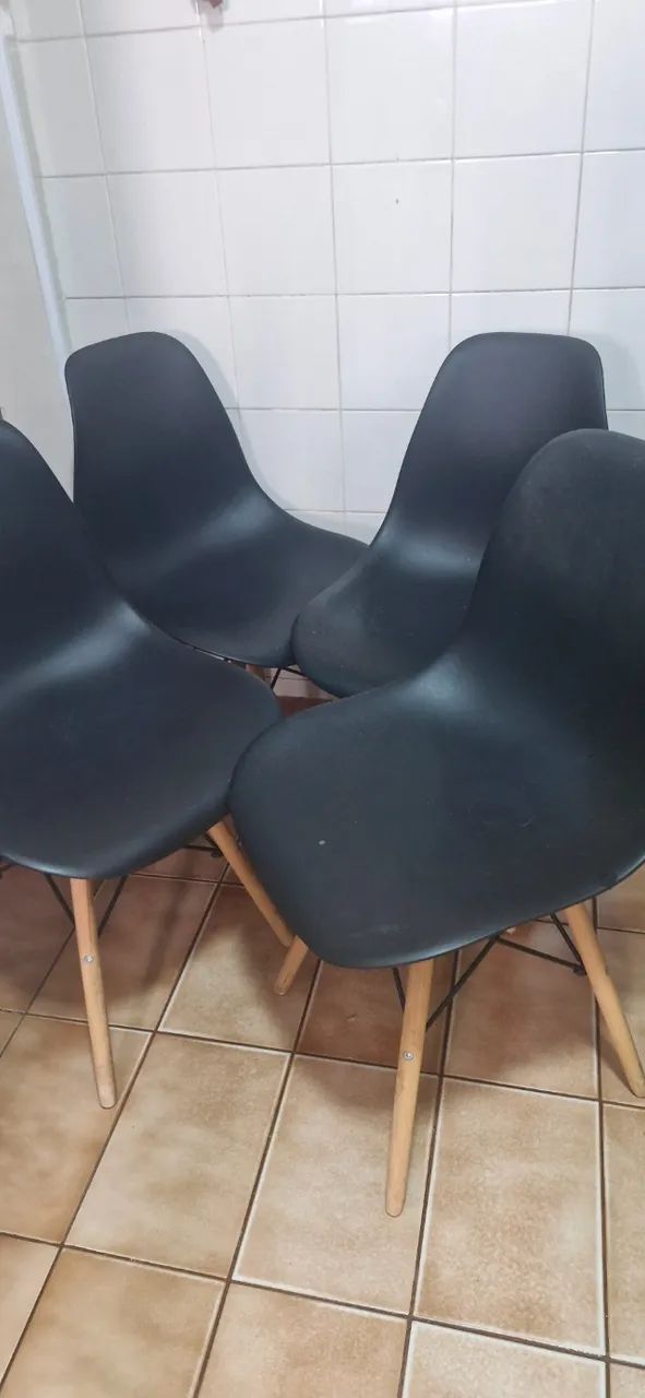 Conjunto de 4 Cadeiras Eiffel Charles Eames Preta com Base de Madeira - Foto 2