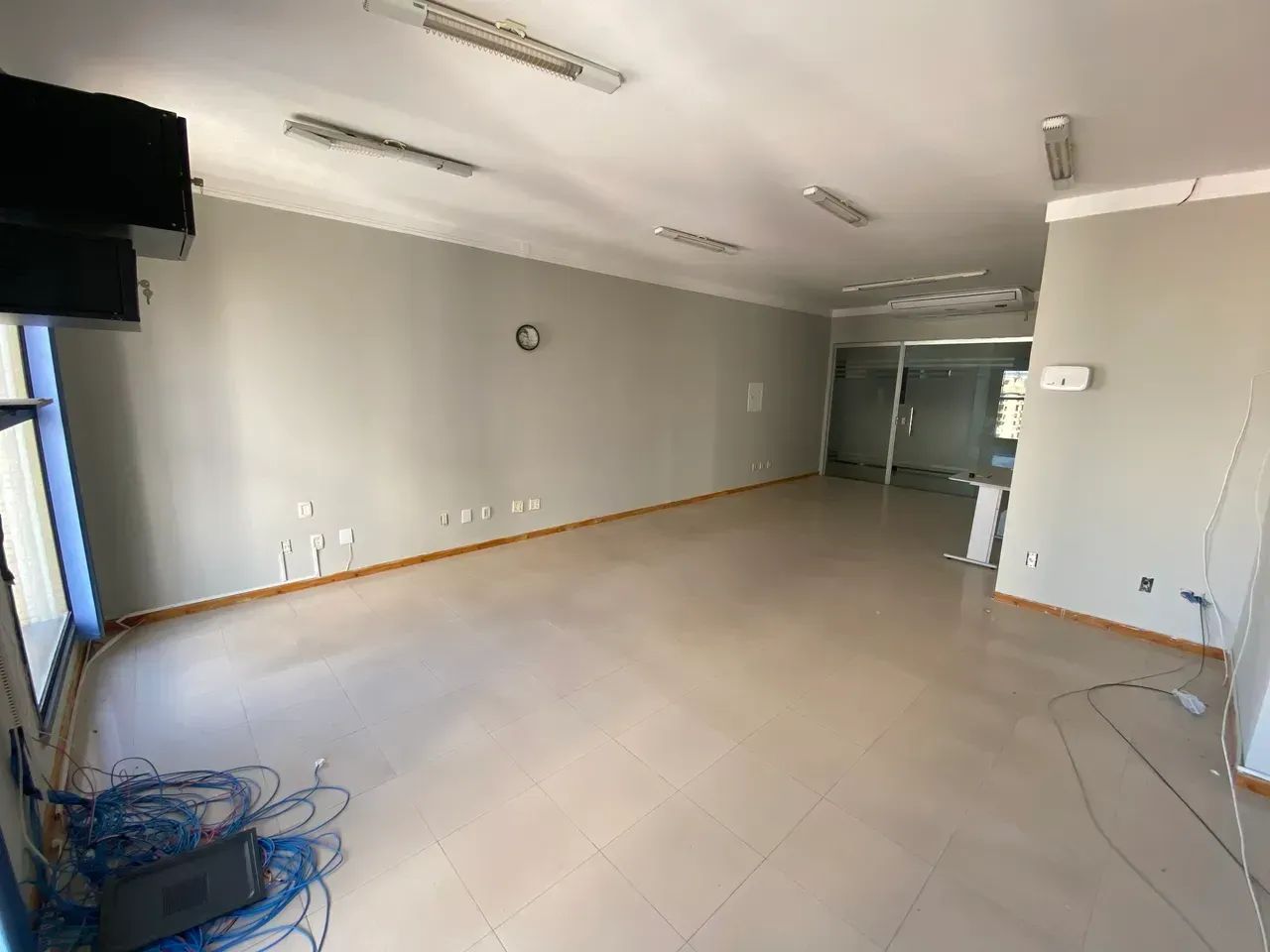 Sala Comercial | Espaçosa | Andar Alto | Nascente