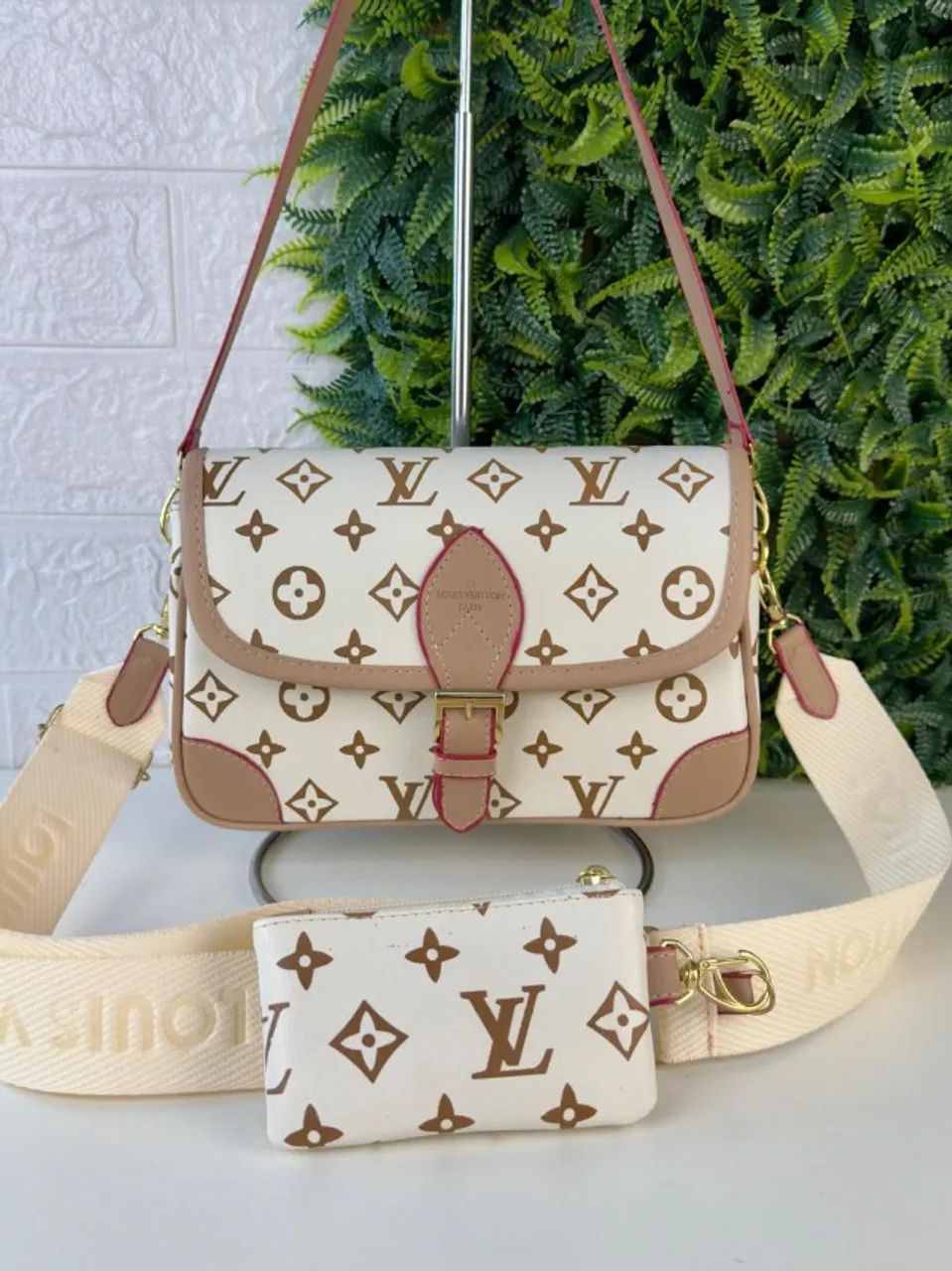 Bolsa de ombro Louis Vuitton com o padrão Monogram - Foto 5