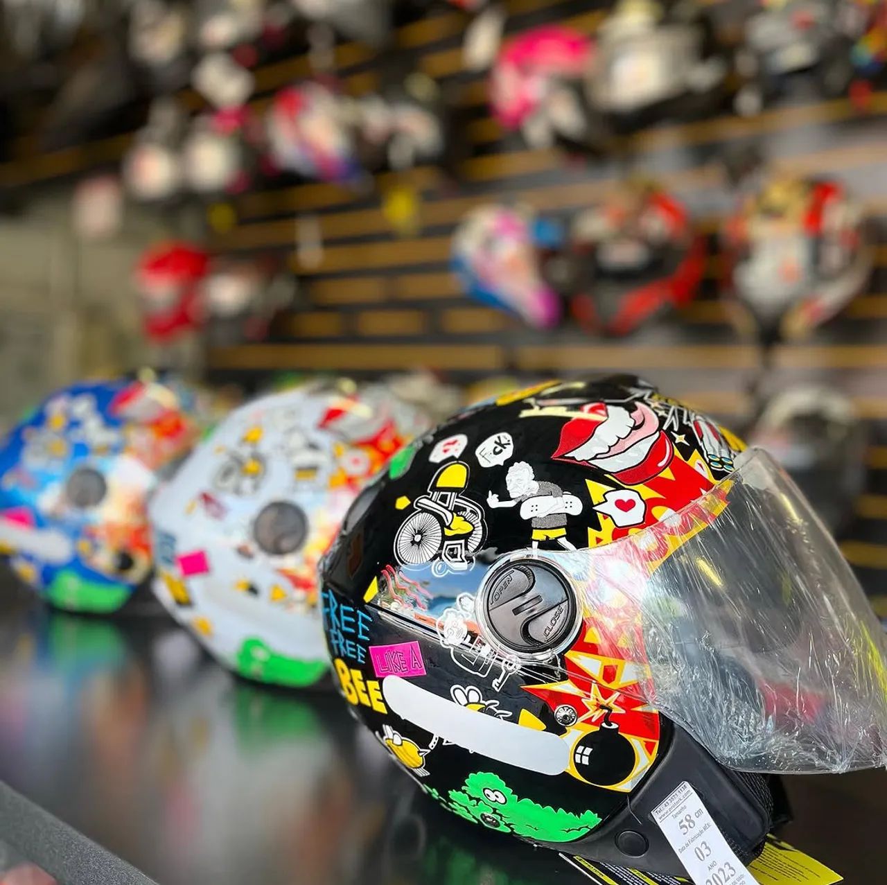 Capacete pro tork preto 58 viseira solar  - Foto 4