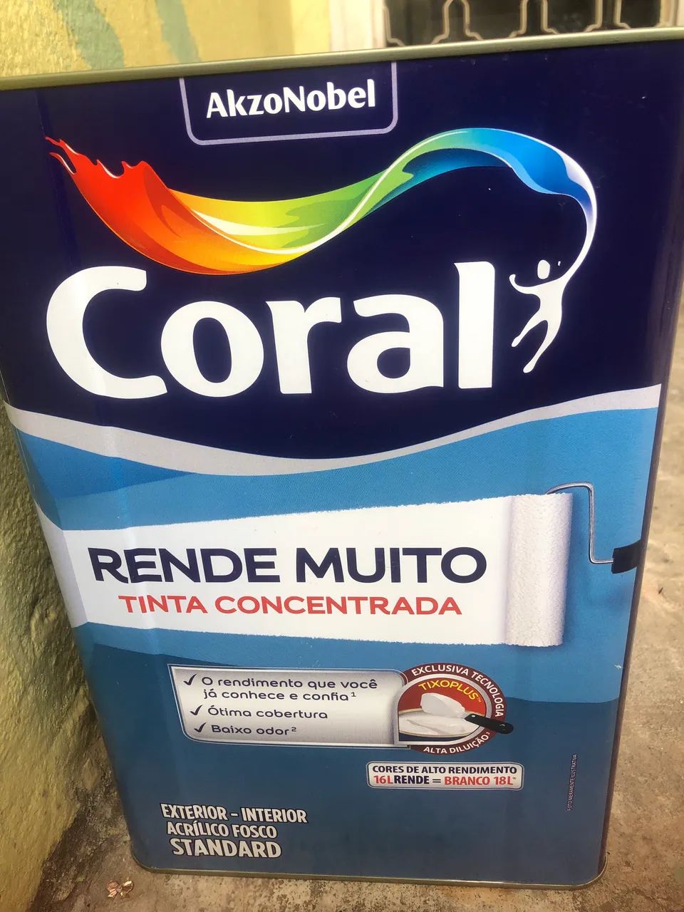 Lata tinta 18lt coral rende muito branca