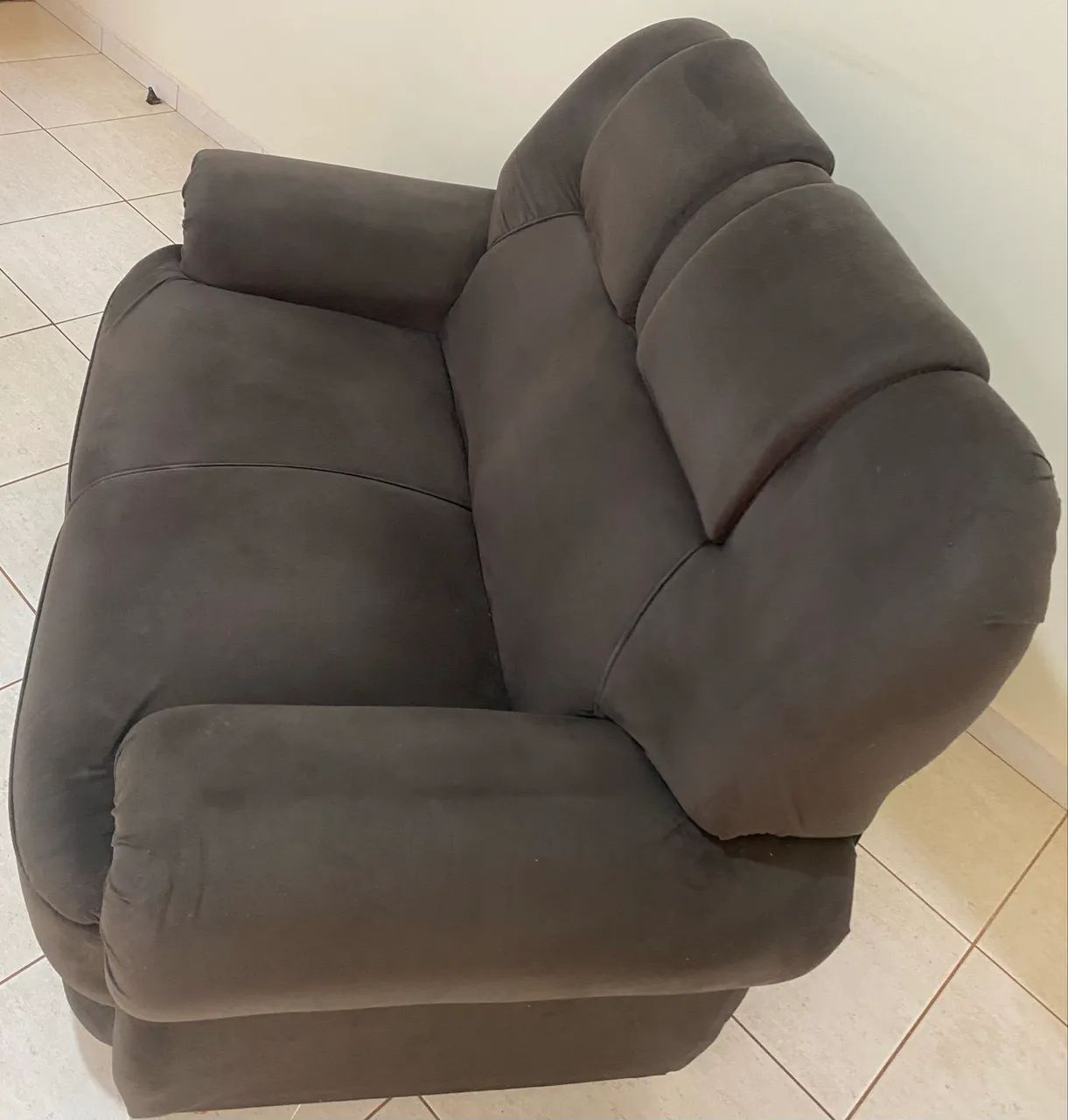 Vendo 1 sofá pouco tempo de uso  - Foto 2