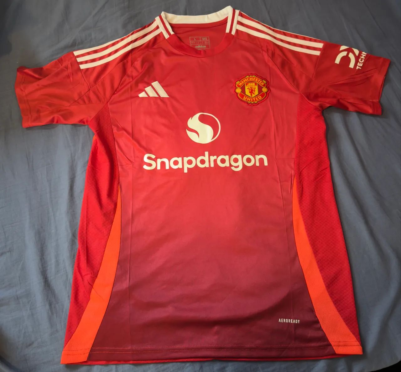 Camisa Manchester United 2024/25 Tamanho G - Tailandesa