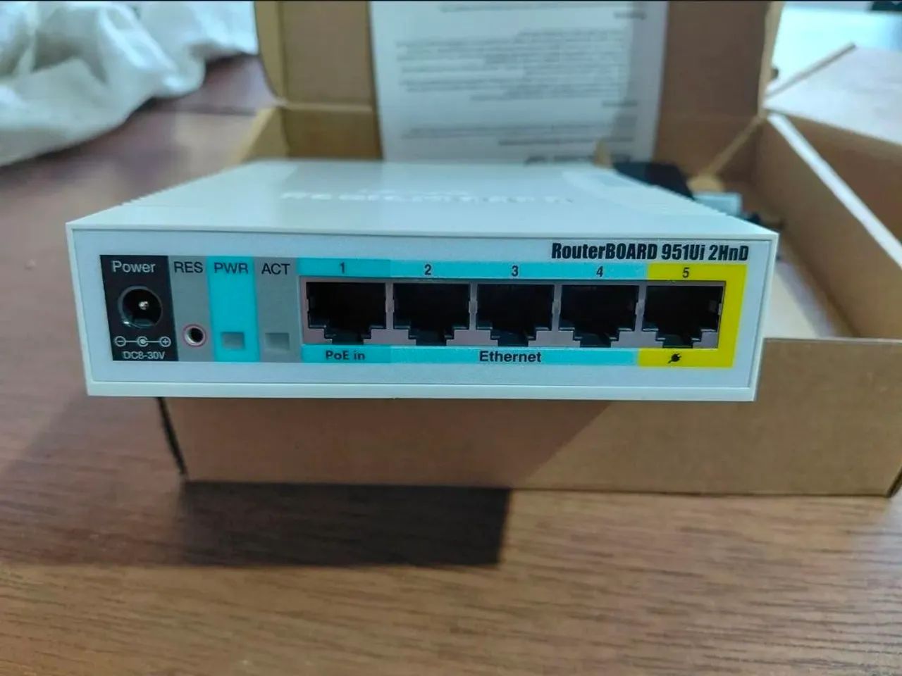 Roteador Mikrotik RB951 UI 2hnd Serie - Novo, Na caixa.s