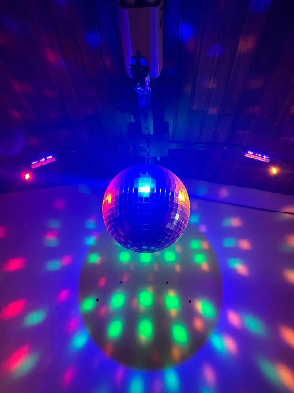 Globo de espelho com luz negra