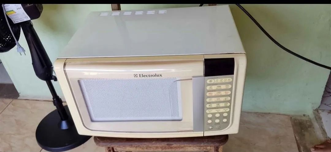 Vendo esse microondas com defeito 