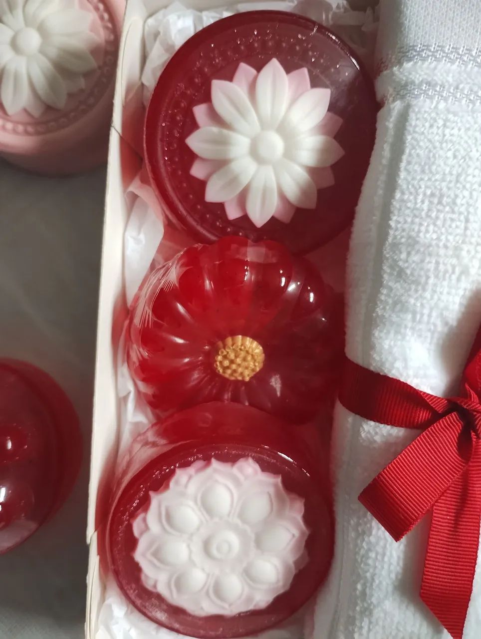 Kit presente três sabonetes glicerinado perfumado morango  - Foto 3