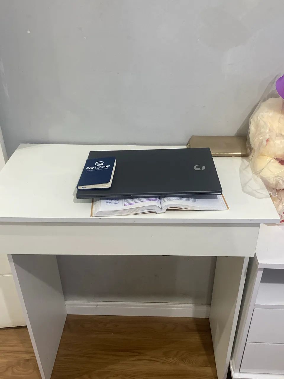 Escrivaninha para estudos com gaveta 
