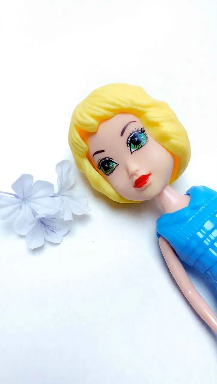 Boneca Infantil Colecionavel - Troca roupa e cabelos 