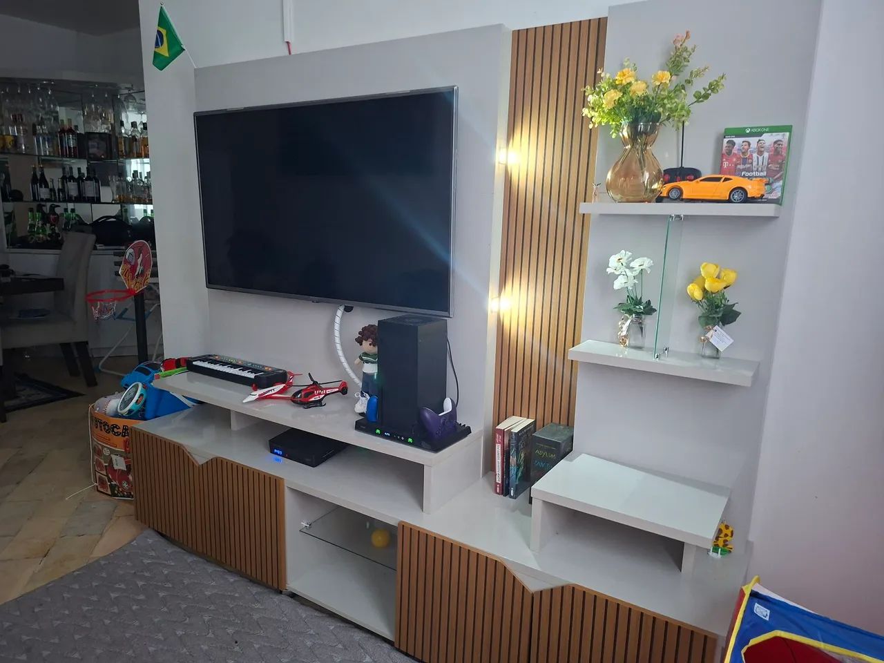 Vendo Estante Home Teather 210m Off White, com led e suporta tv ate 55 polegadas, 870,00