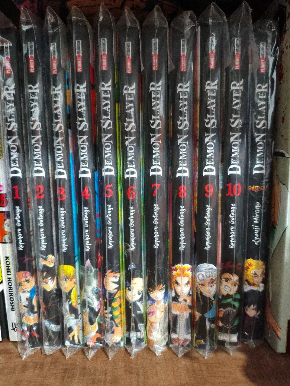 Mangá Demon Slayer (Vol 01 ao 10 + Gaiden) *Inclui Bônus 