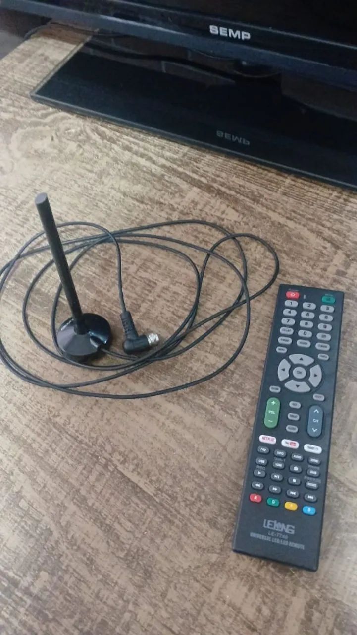 Vende-se TV LCD 40 polegadas, não é Smart, acompanha controle e antena - Foto 3