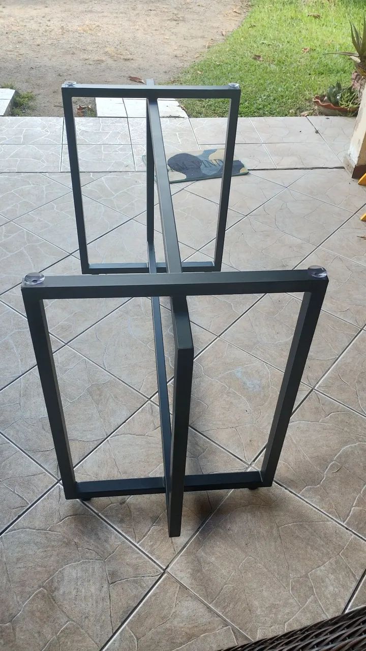 Base em  ferro Metalon 