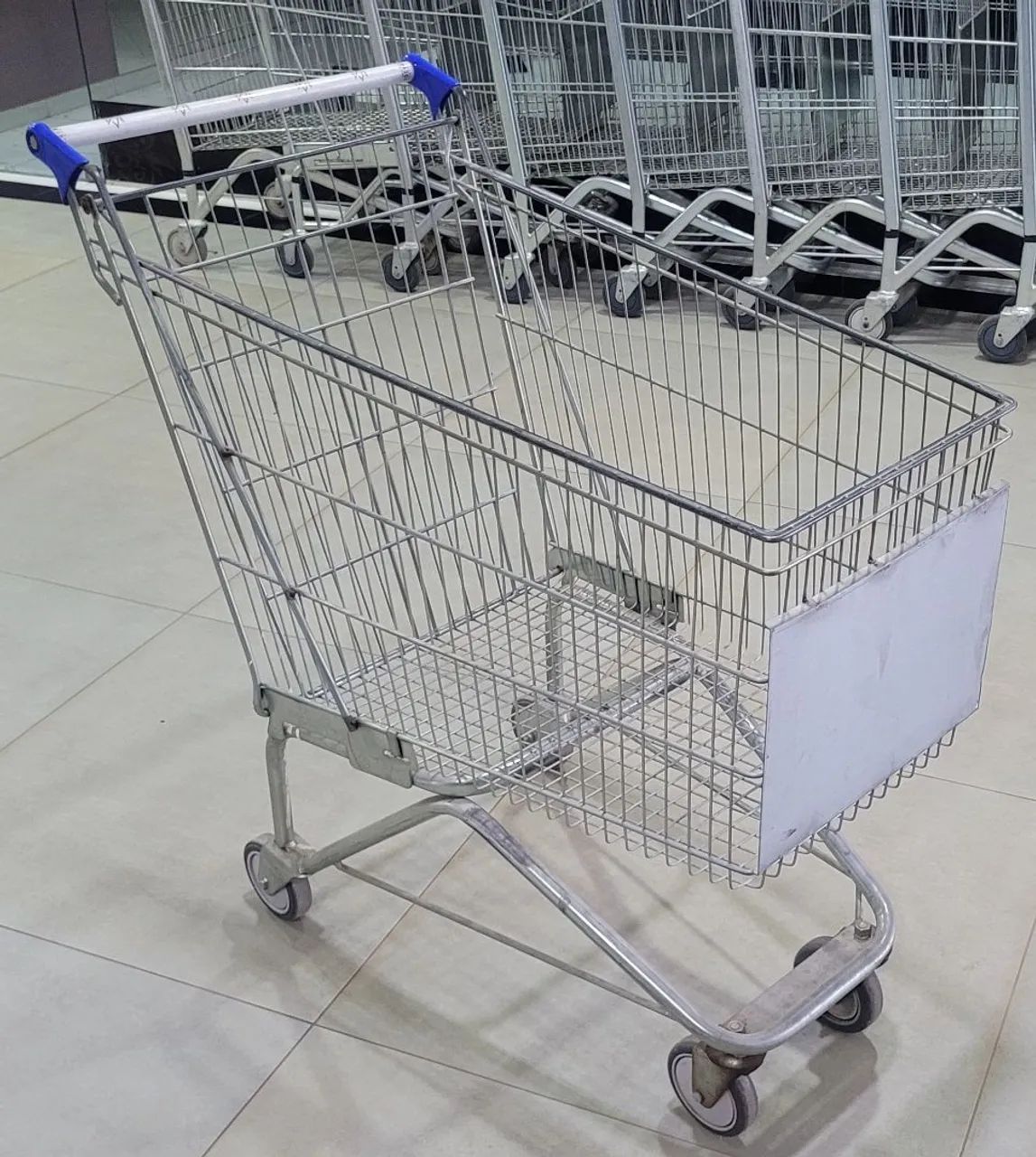 Lote com 130 Carrinhos de Supermercado 210 Litros - Rod-Car e Artefapi (Rodas Boas)