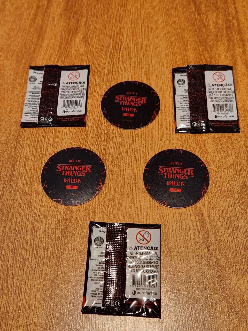Stranger Things tazos Valda R$25 cada. - Foto 2