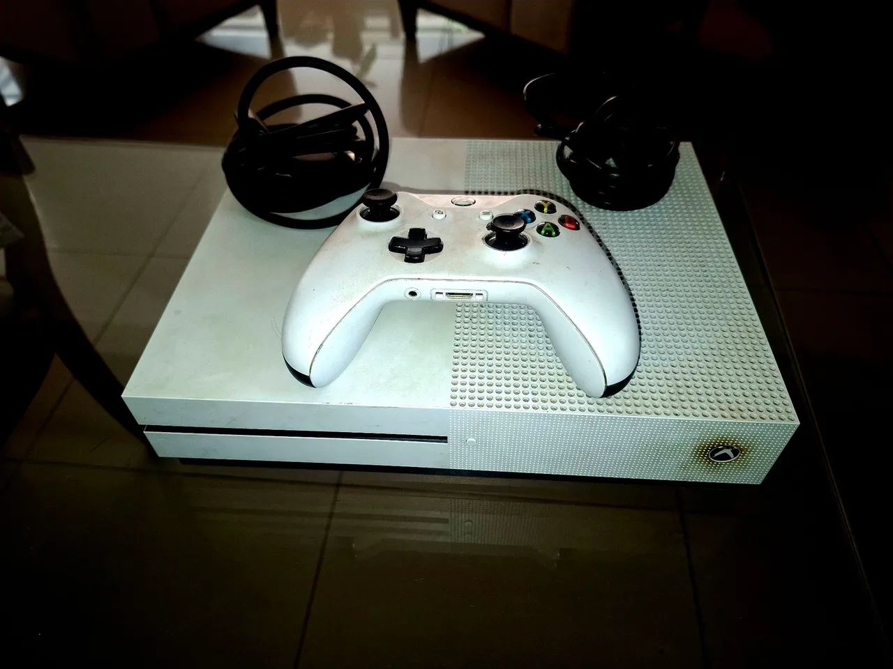 Xbox One S + 4 jogos e controle, em perfeito estado - Foto 3