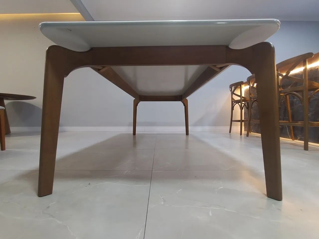 MESA + 8 CADEIRAS
